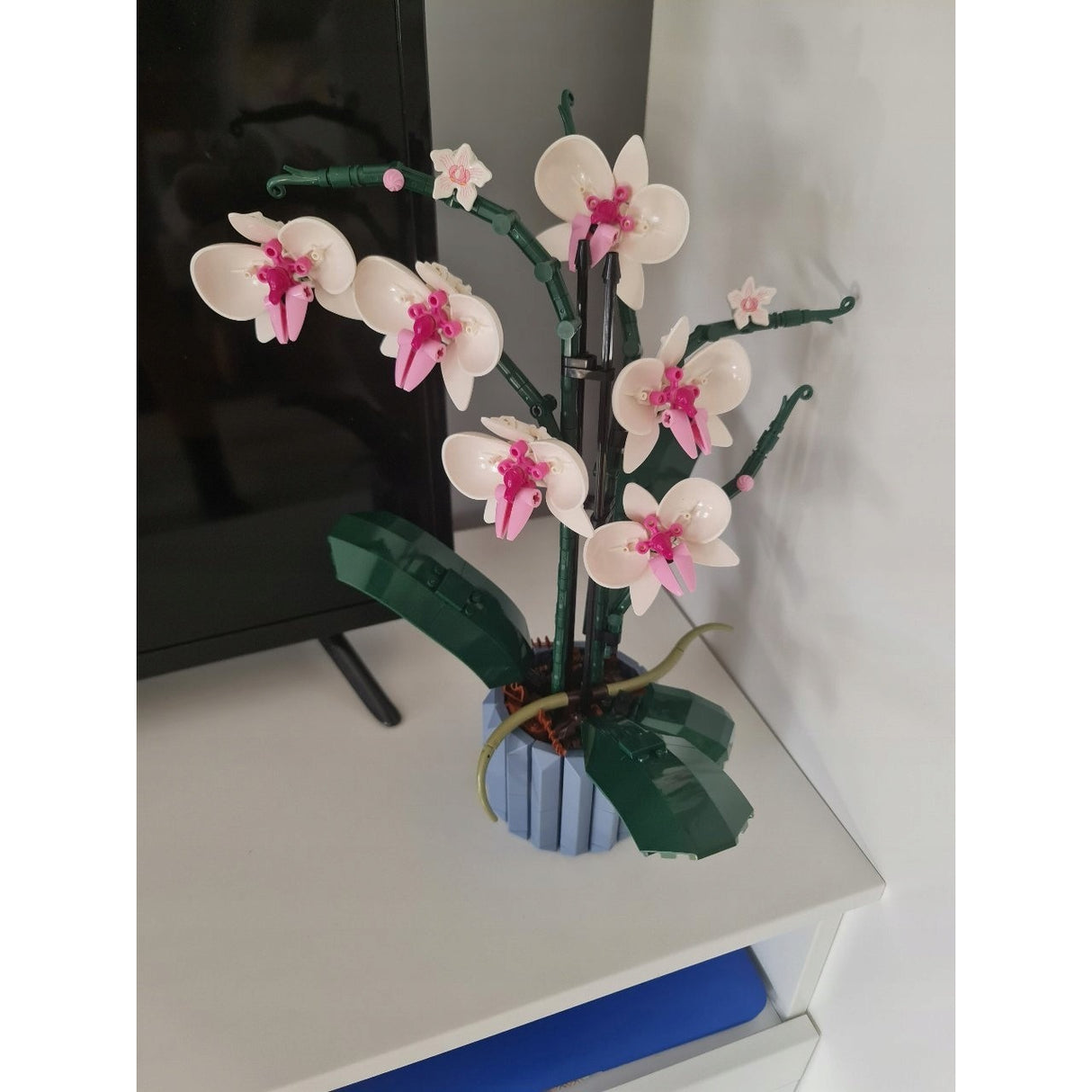 Set de Constructie Orhidee in Ghiveci, Vivimall, 31x6.5x21.5cm, Ornament Creativ, 608 Piese, Multicolor - vivimall.ro