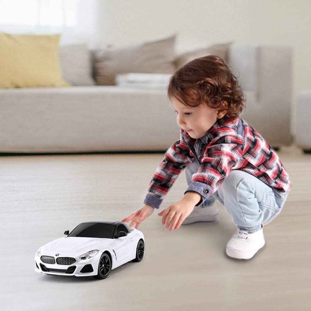 MASINA CU TELECOMANDA BMW Z4 ALBA SCARA 1 LA 24