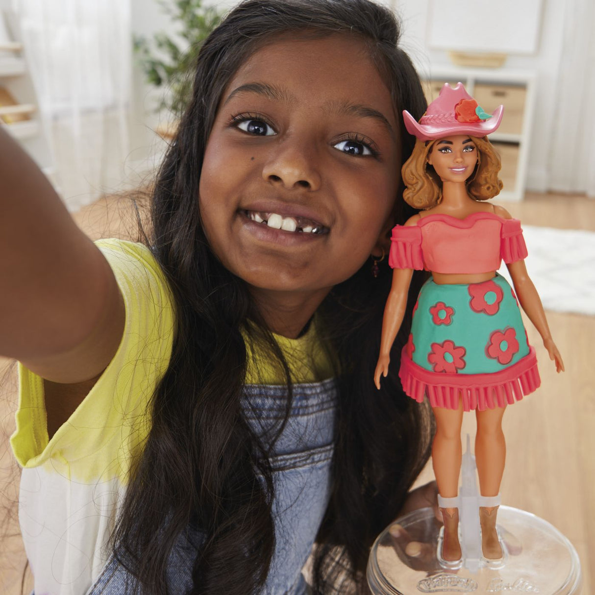 PLAY DOH BARBIE SET CREATII VESTIMENTARE CU FLORI SI FRANJURI COWBOY