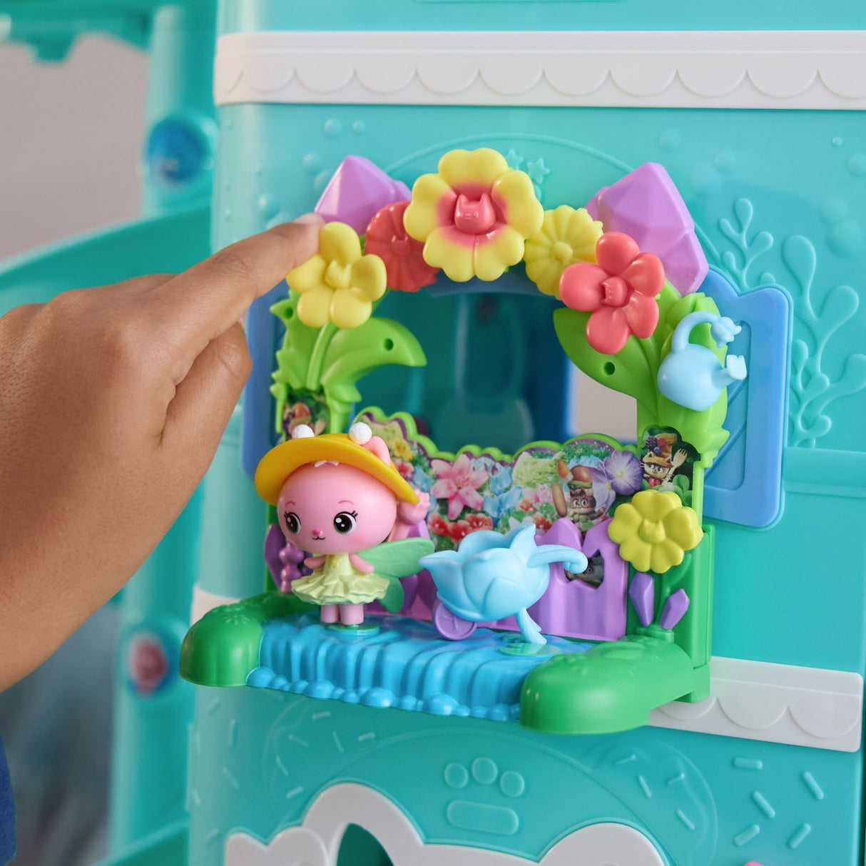 GABBYS DOLLHOUSE FILMUL SET BALCONUL GRADINA SI FIGURINA ZANA REGINA KITTY CU ACCESORII