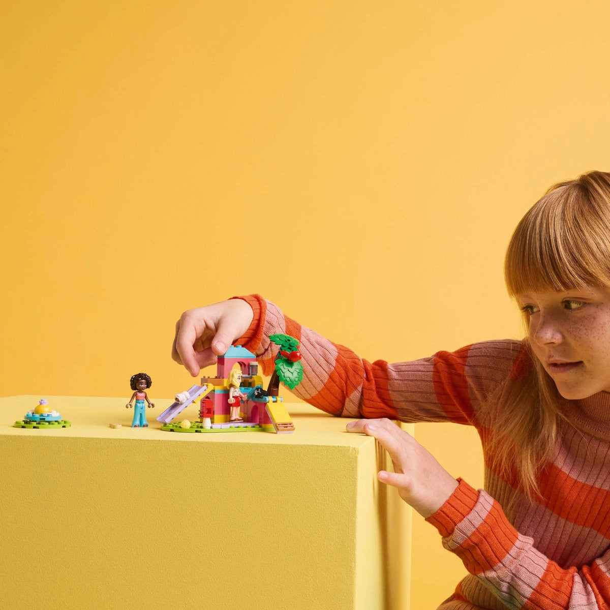 LEGO FRIENDS TEREN DE JOACA PENTRU PORCUSORI DE GUINEEA 42640