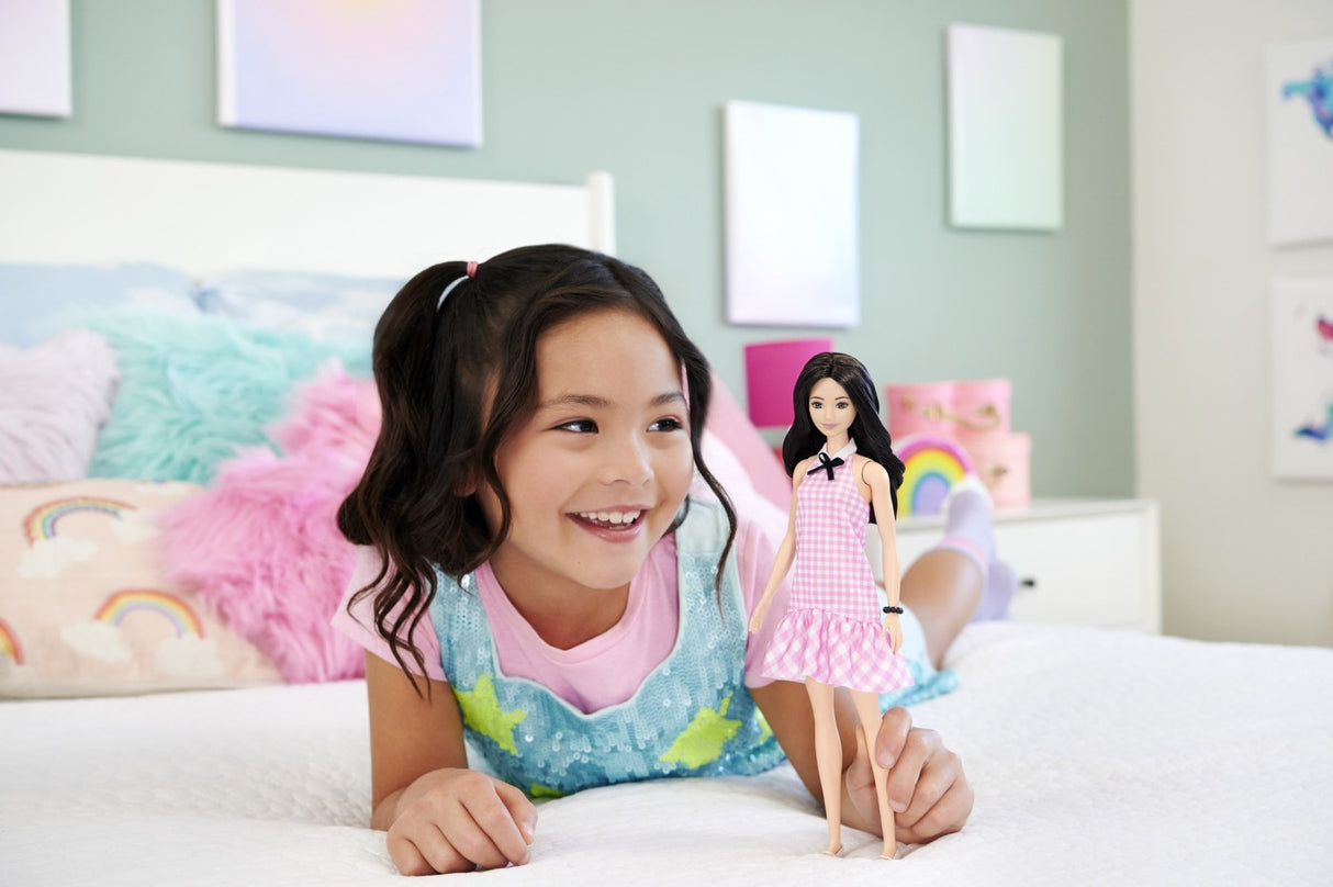 BARBIE PAPUSA BARBIE FASHIONISTAS BRUNETA CU ROCHIE ROZ IN CAROURI
