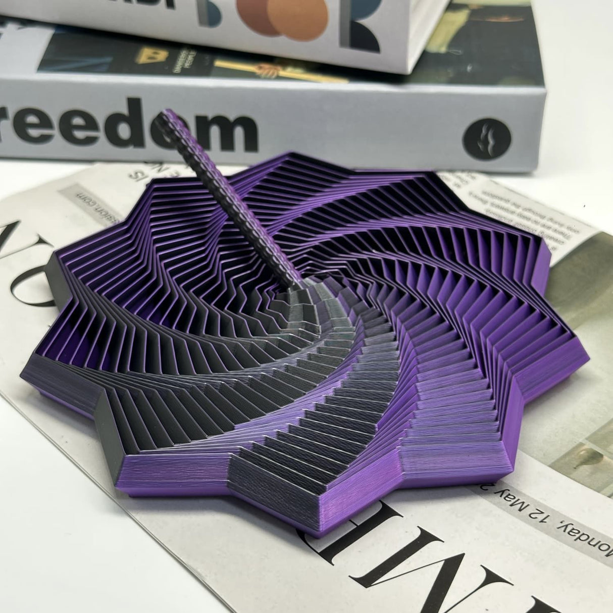 Jucarie decompresie, Stea 3D octogonala, maner spirala turn magic geometric, 17 cm, Negru Violet