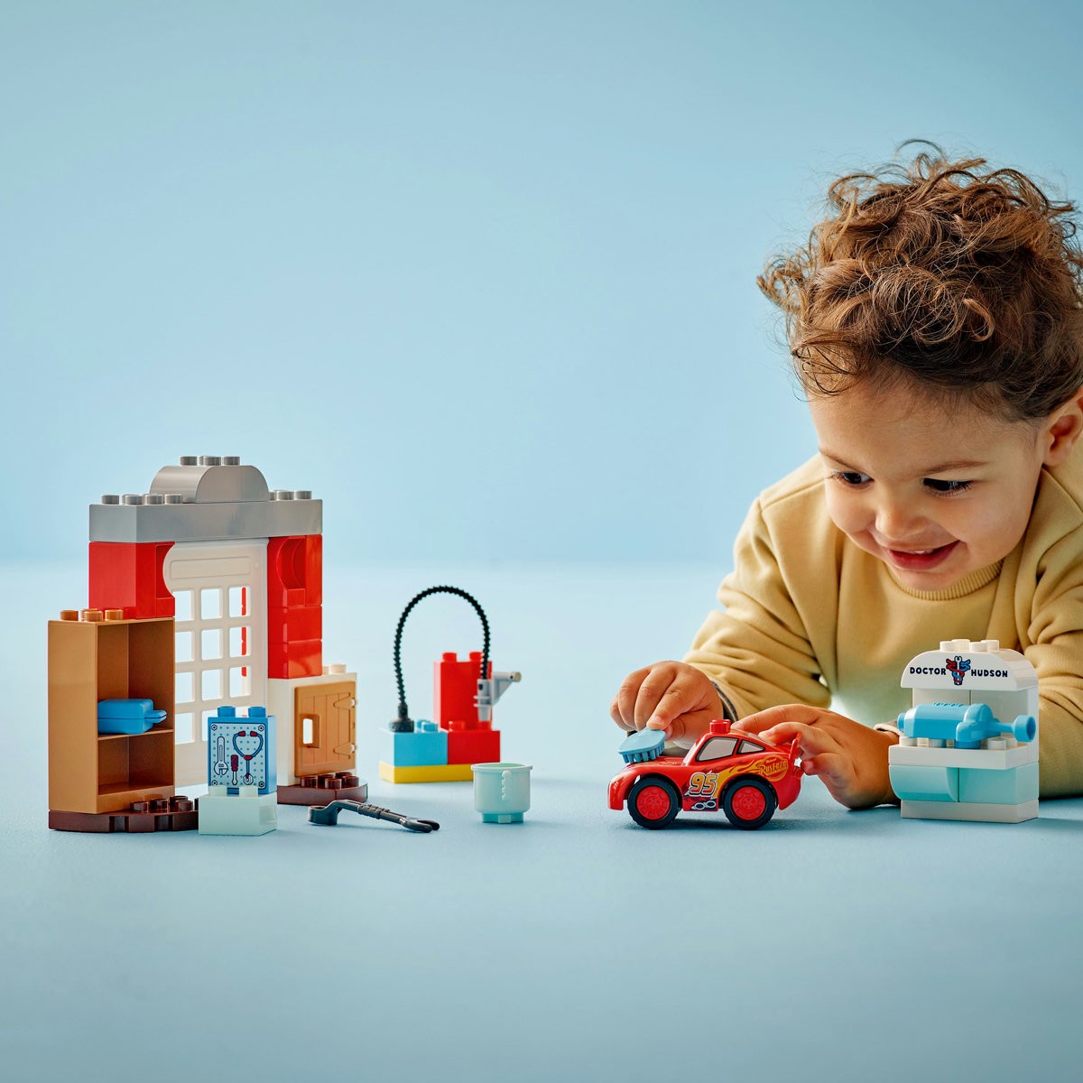 LEGO DUPLO VIZITA LUI MCQUEEN LA GARAJUL LUI DOC 10456