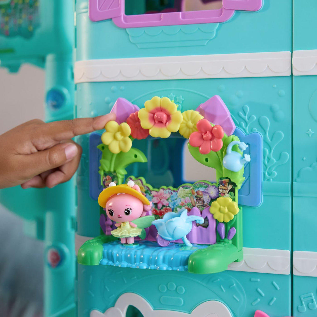 GABBYS DOLLHOUSE FILMUL SET BALCONUL GRADINA SI FIGURINA ZANA REGINA KITTY CU ACCESORII