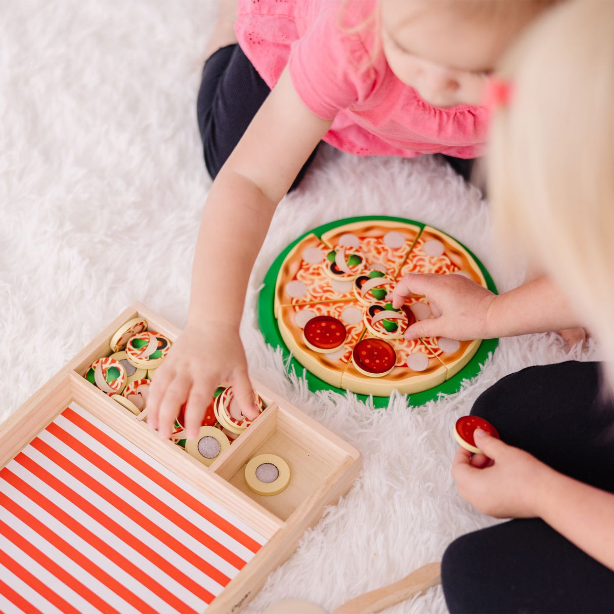 MELISSA AND DOUG SET DE JOACA DIN LEMN PETRECERE CU PIZZA