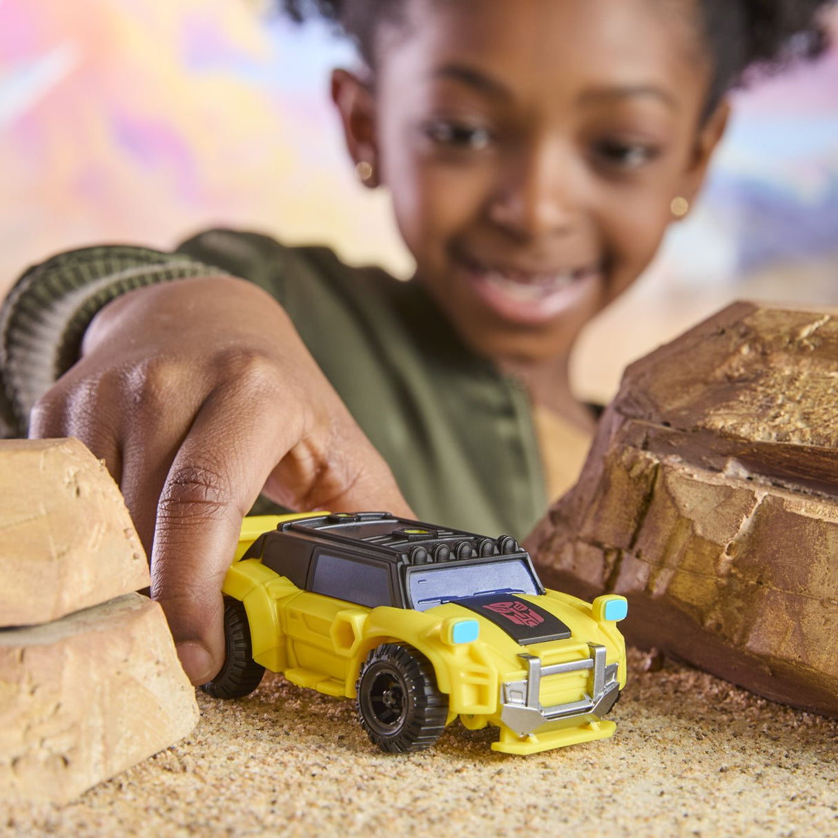 TRANSFORMERS CYBERWORLD ROBOT BUMBLEBEE CONVERTIBIL 10CM