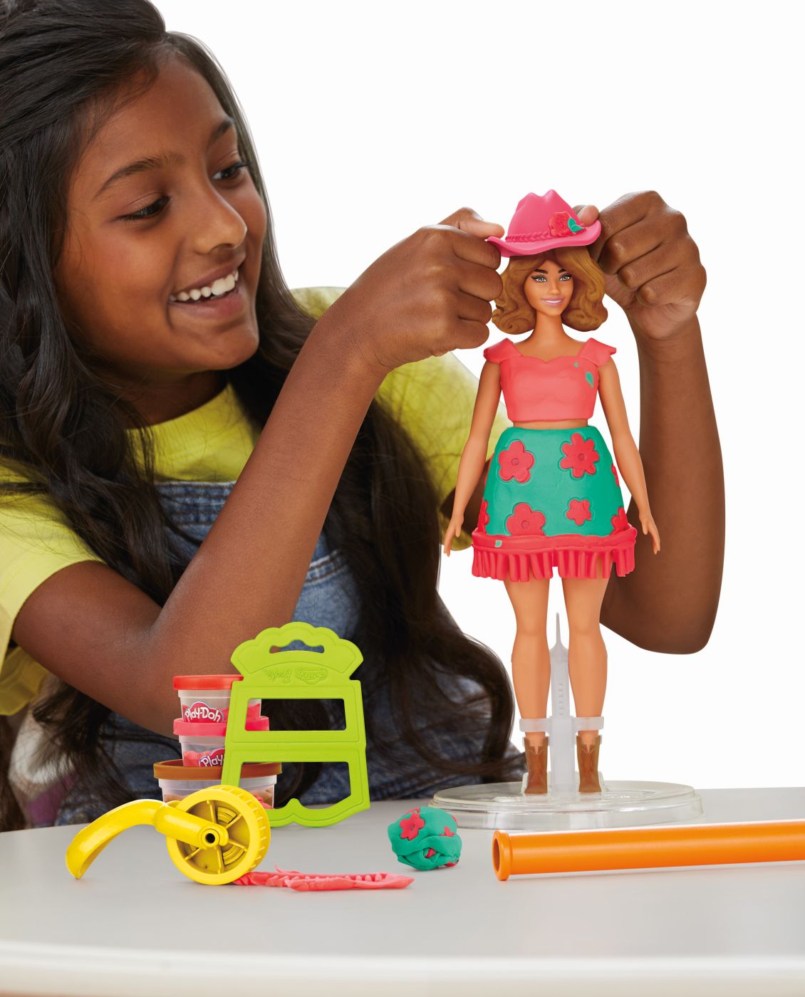PLAY DOH BARBIE SET CREATII VESTIMENTARE CU FLORI SI FRANJURI COWBOY
