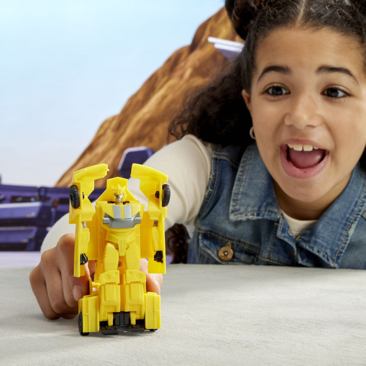 TRANSFORMERS EARTHSPARK FIGURINA BUMBLEBEE 1 STEP SMASH TO CHANGE