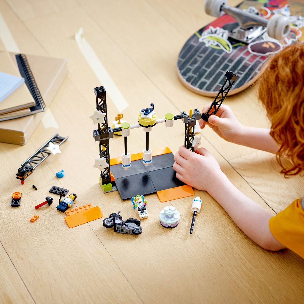 LEGO CITY STUNTZ PROVOCAREA DE CASCADORII CU DARAMARE 60341