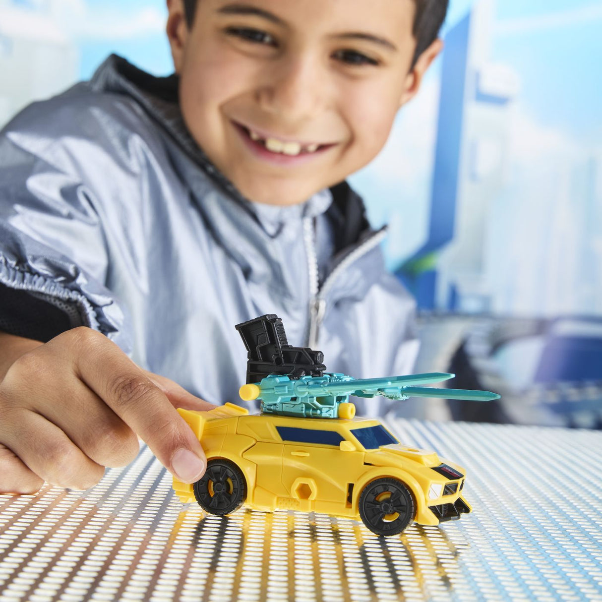 TRANSFORMERS CYBERWORLD ROBOT BUMBLEBEE BLINDAT TRANSFORMABIL