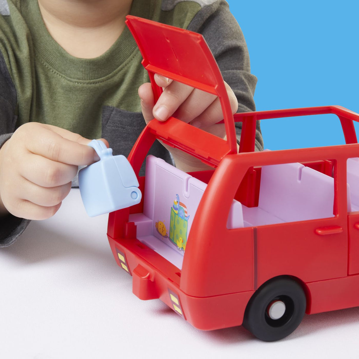 PEPPA PIG MASINA FAMILIEI PEPPA CU FIGURINE