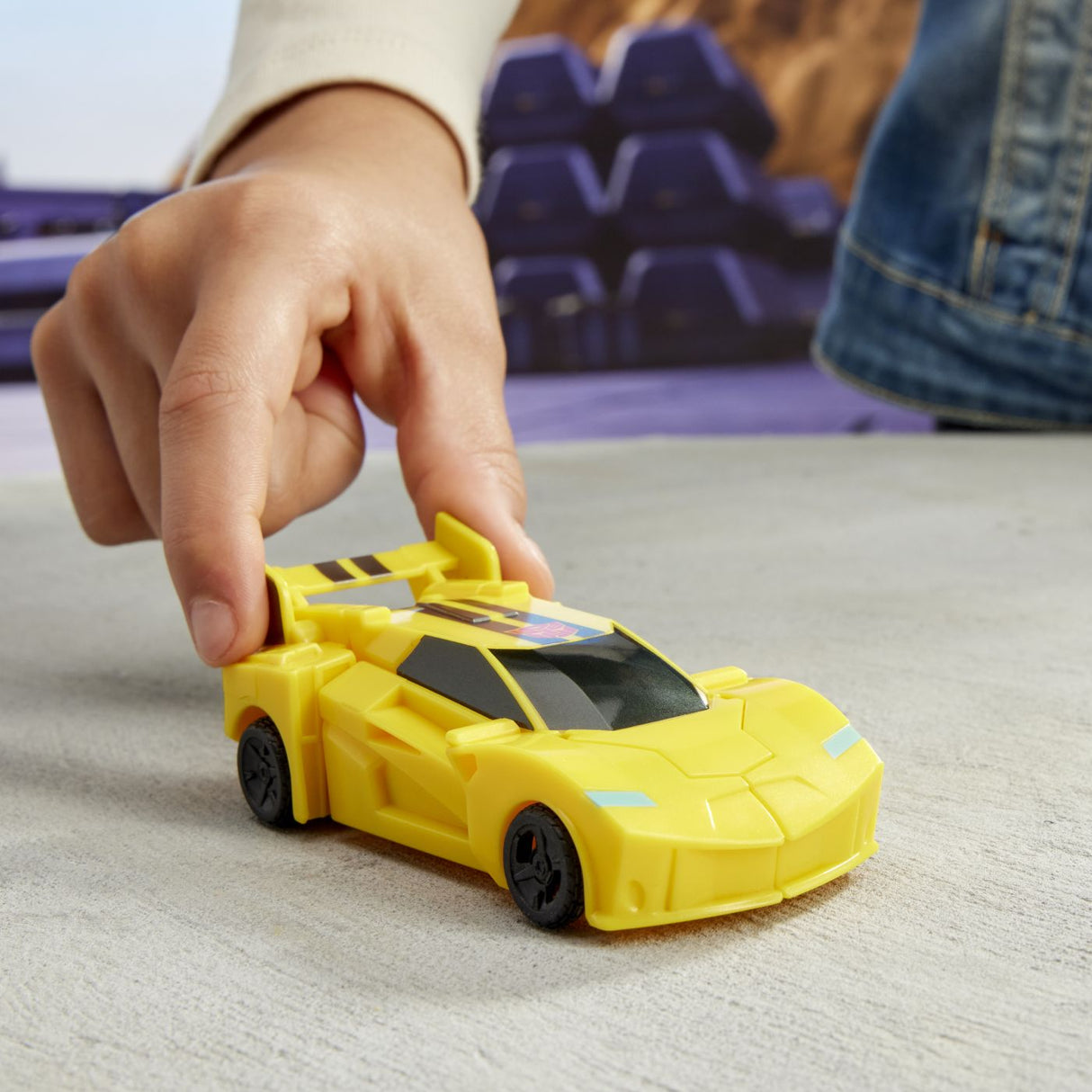 TRANSFORMERS EARTHSPARK FIGURINA BUMBLEBEE 1 STEP SMASH TO CHANGE