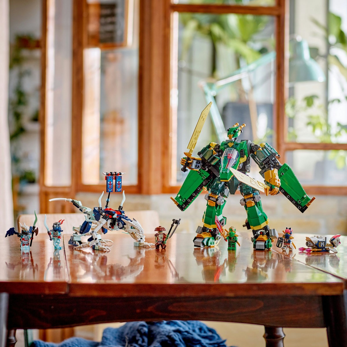 LEGO NINJAGO ROBOTUL AVION CU REACTIE AL LUI LLOYD 71845