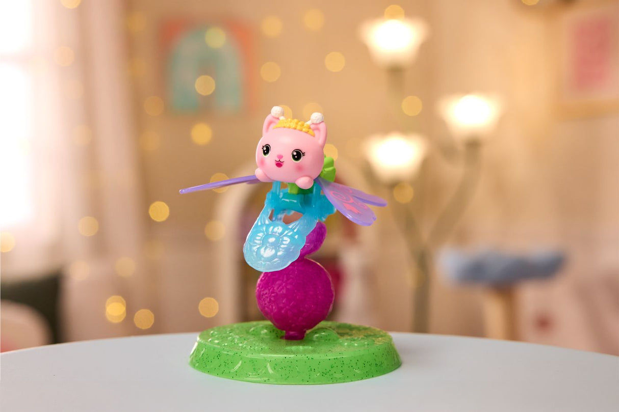 GABBYS DOLLHOUSE FAIRYLANDIA INEL DE ZANA CU FIGURINA KITTY FAIRY