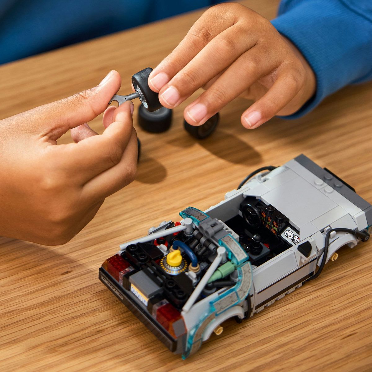 LEGO SPEED CHAMPIONS MASINA TIMPULUI DIN INAPOI IN VIITOR 77256
