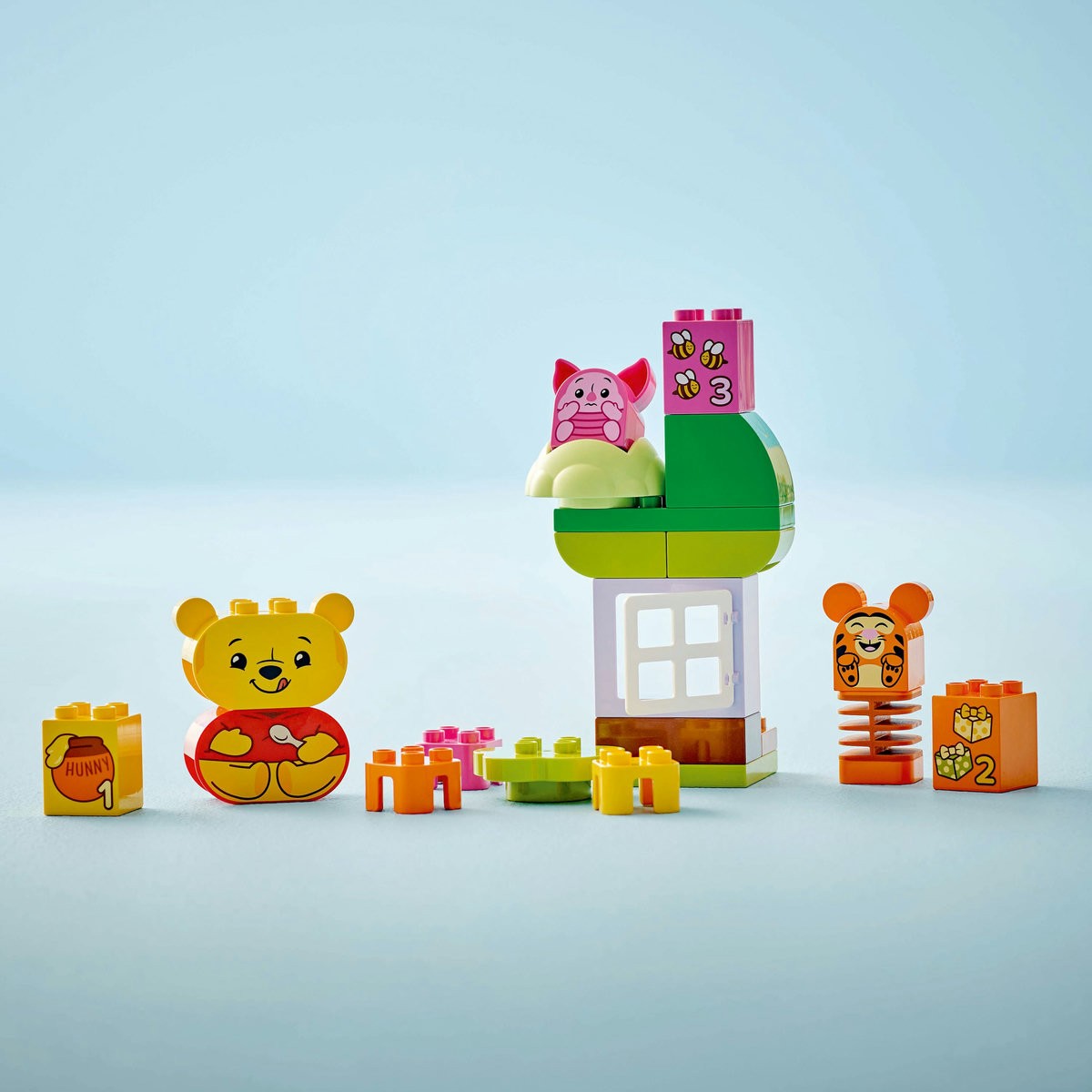 LEGO DUPLO PETRECEREA DE ZIUA DE NASTERE A LUI WINNIE DE PLUS 10457