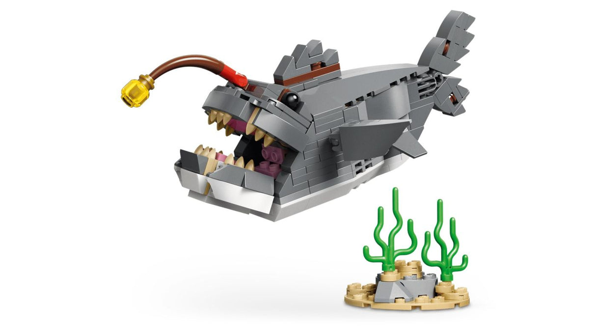 LEGO CREATOR RECHIN FEROCE CU UN CUFAR DE COMORI 31381