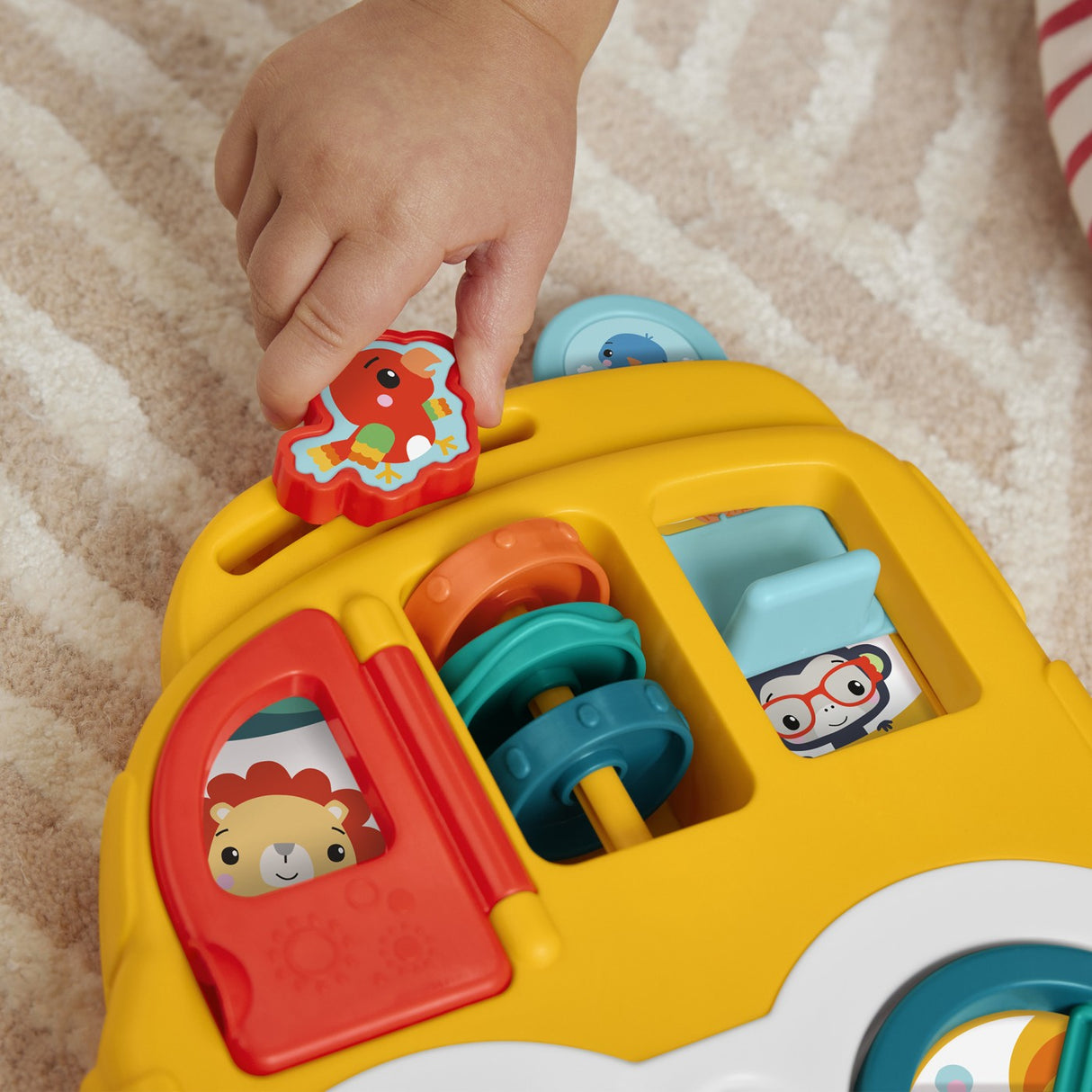 FISHER PRICE ANIMAL FRIENDS CENTRU DE ACTIVITATI MASINUTA