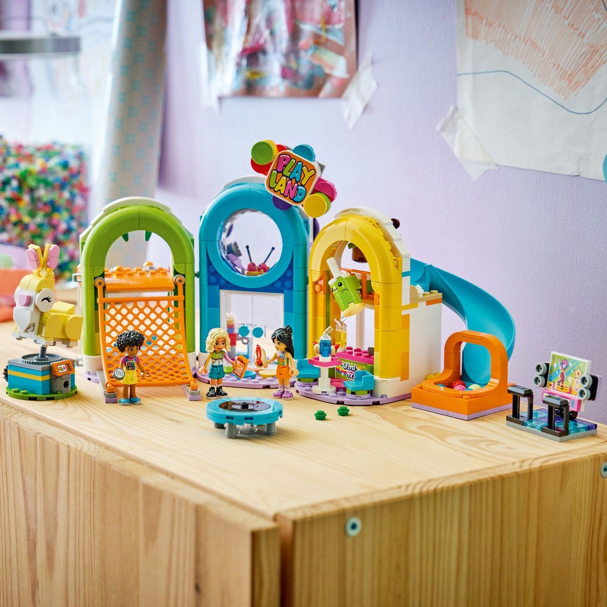 LEGO FRIENDS LOC DE JOACA LA INTERIOR 42686