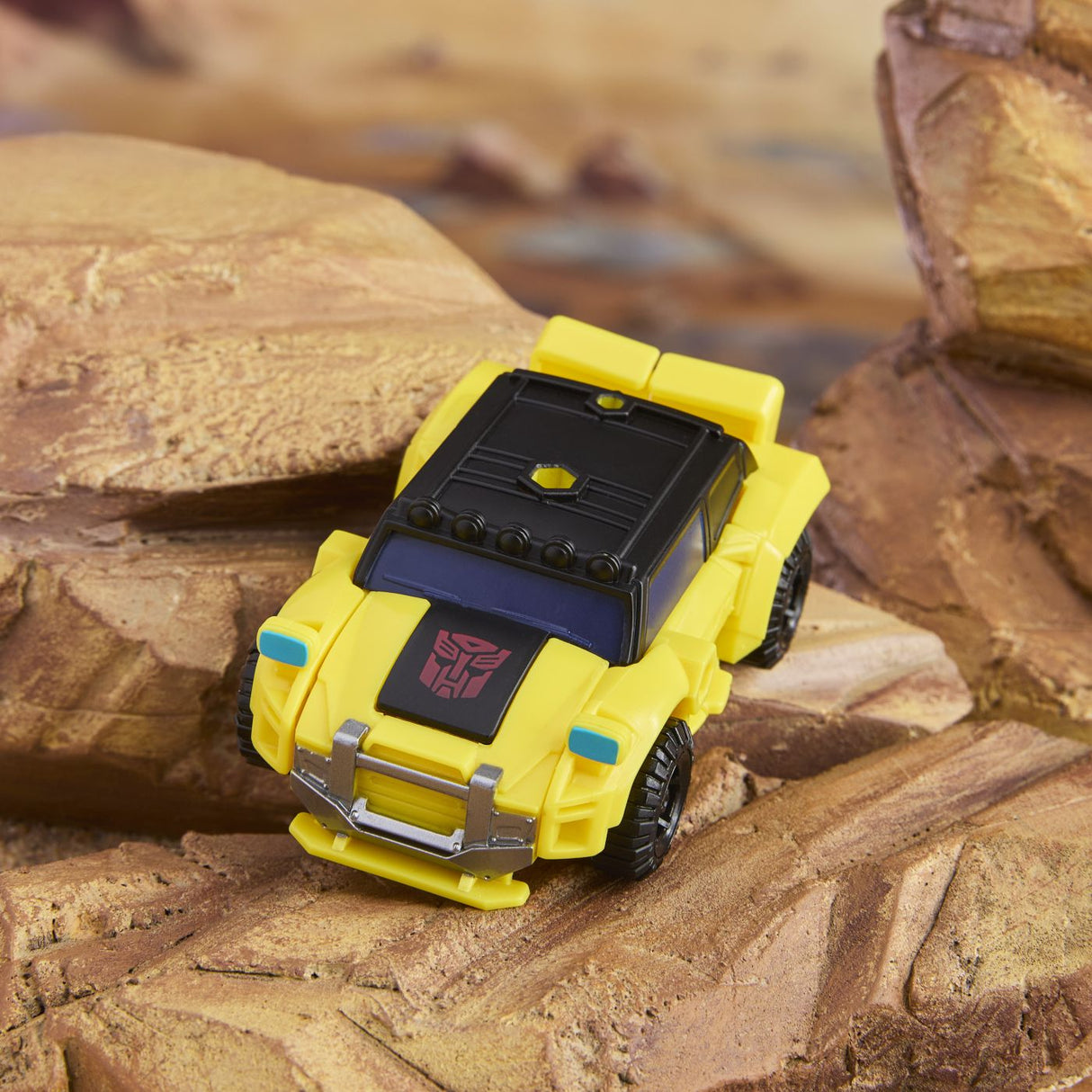 TRANSFORMERS CYBERWORLD ROBOT BUMBLEBEE CONVERTIBIL 10CM