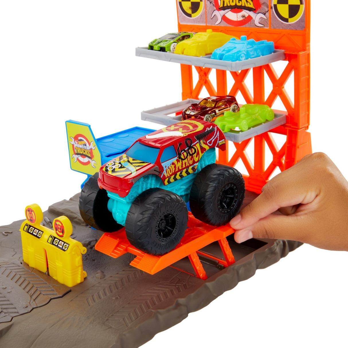 HOT WHEELS MONSTER TRUCKS SET BLAST STATION