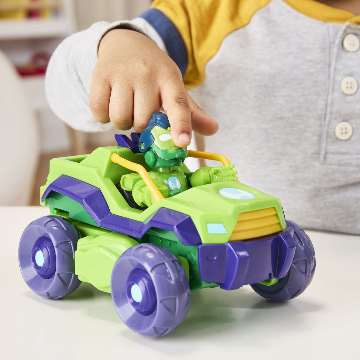 MARVEL IRON MAN SI PRIETENII SAI UIMITORI SET VEHICUL 2 IN 1 SI FIGURINA IRON HULK