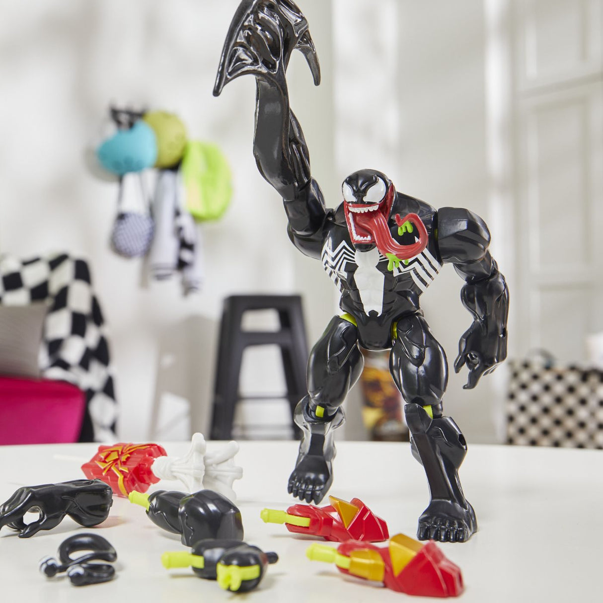 MARVEL AVENGERS MIX MASHERS FIGURINA VENOM CU ACCESORII 12CM