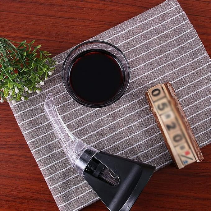 Aerator cu Turnator de Vin 2in1, Vivimall, Decantare, Anti-Picurare, Fara Scurgere, 18x10x8cm, Negru - vivimall.ro