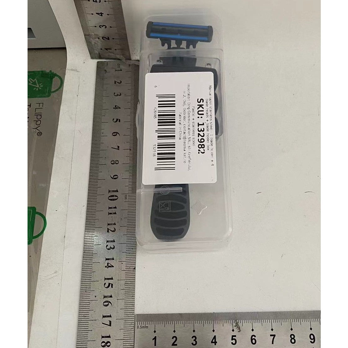 Aparat de Ras Manual, Vivimall, din Otel Inoxidabil, Suport Lama + 4 Capete de Schimb Incluse, Cutie pentru Lame, Negru - vivimall.ro