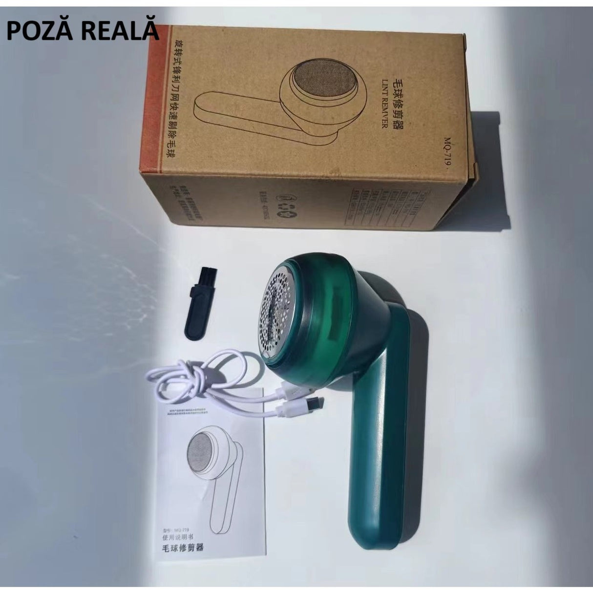 Aparat Pentru Curatat Scame, Par Si Praf, Vivimall, Pentru Diferite Tipuri De Material, Cu Lame Din Otel Inoxidabil, Incarcare Prin USB Type-C, Cu Perie De Curatare si Cablu USB Incluse, Verde, 135 x 75 mm - vivimall.ro