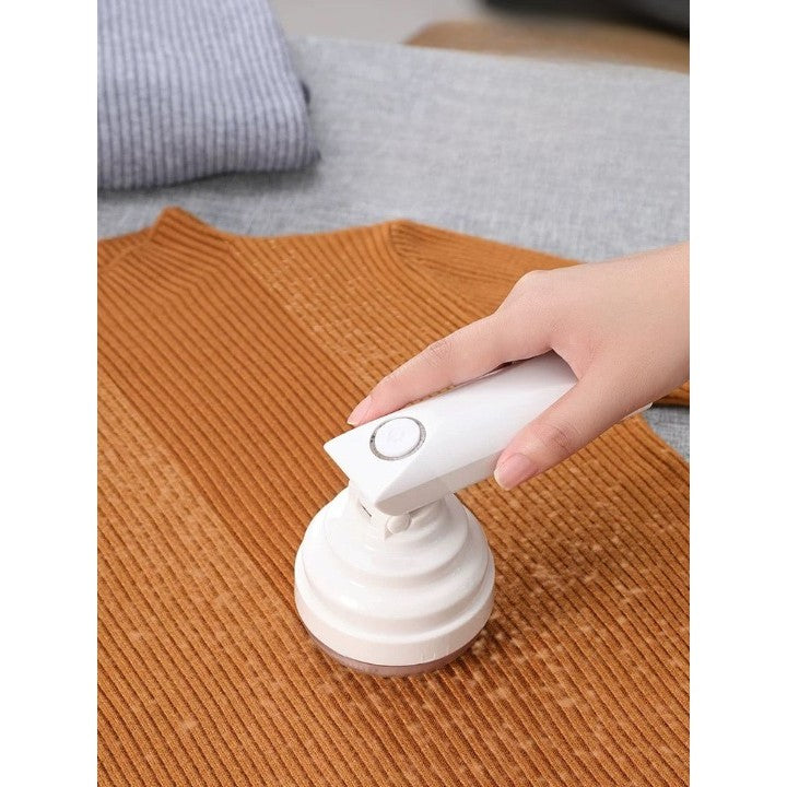 Aparat Pentru Curatat Scame, Par Si Praf, Vivimall, Trimmer pentru Diferite Tipuri De Material, Cu Lame Din Otel Inoxidabil, Maner Flexibil, Incarcare Prin USB, 13x8 cm, Alb - vivimall.ro