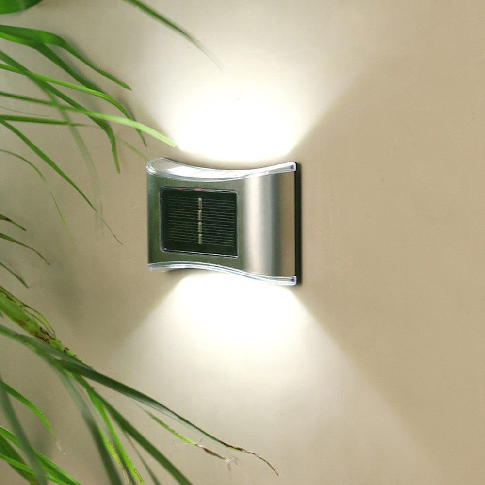 Aplica solara LED Vivimall, ABS/Policarbonat, rezistenta la apa IP65, 6 LED-uri, pentru perete, trepte, borduri, terasa, 1.2V, 600mah, 10 x 6.5 cm, doua moduri de prindere, lumina alb rece, gri - vivimall.ro