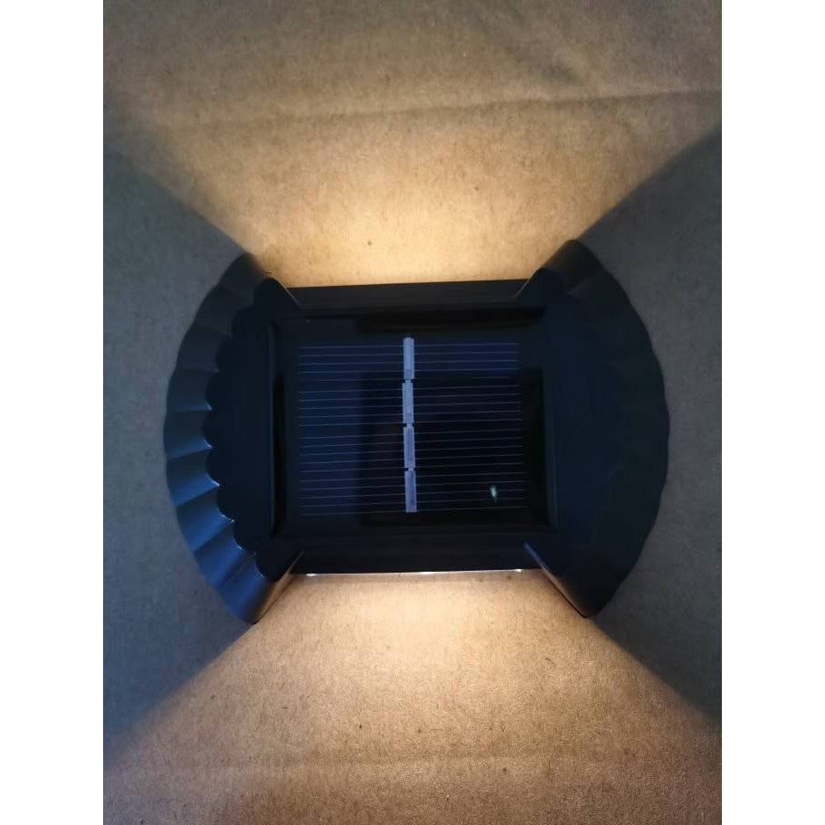 Set 4 Aplice solare LED Bidirectionale pentru perete Vivimall, in forma de funda, 8 LED-uri, material ABS si PC, lumina puternica, IP65, 10 x 7.5 cm, baterie 1.2 V, 300 mAh, autonomie 8-10 ore, alb cald - vivimall.ro