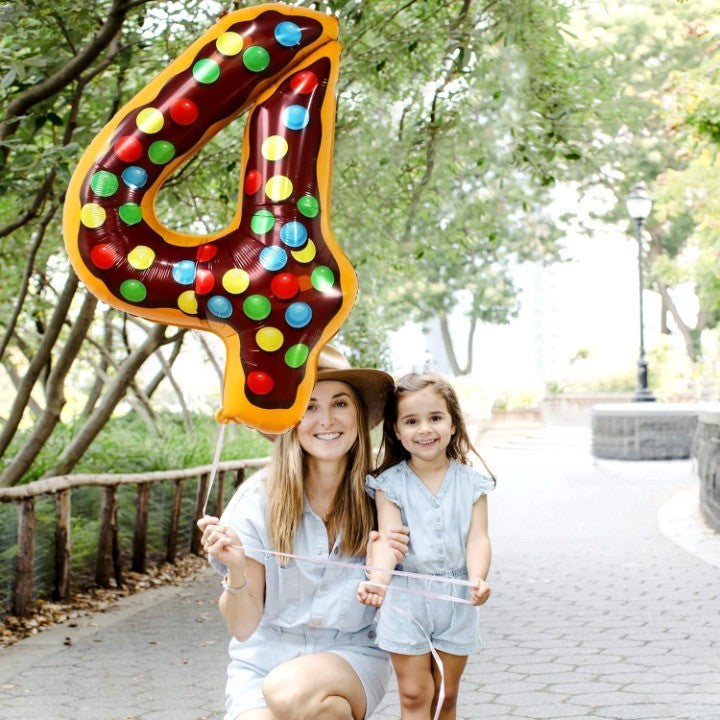 Balon din Folie Metalizata Vivimall, Figurina Cifra, Imprimeu Gogosi, Tema Aniversare 100 cm, Ambalaj Individual, Pai inclus, Umflare cu Aer sau Heliu, Multicolor, Cifra 4 - vivimall.ro