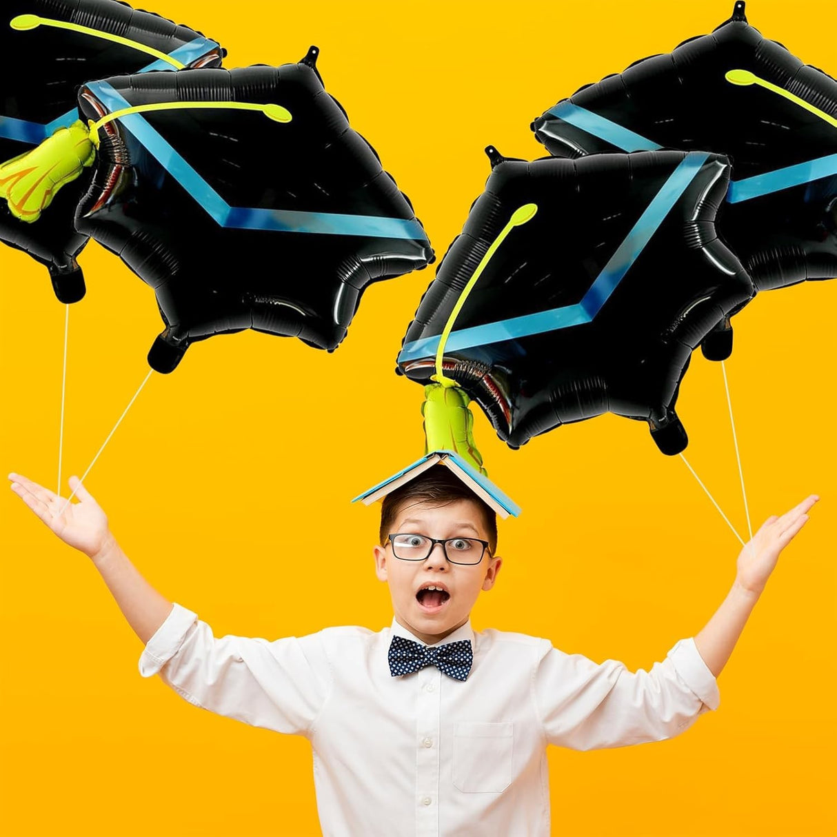 Balon din Folie Metalizata, Vivimall, Figurina, Model Toca Congrats Grad, Tematica Absolvire, 56x70 cm, Ambalaj Individual, Pai Inclus, Umflare cu Aer sau Heliu, Negru-Albastru - vivimall.ro