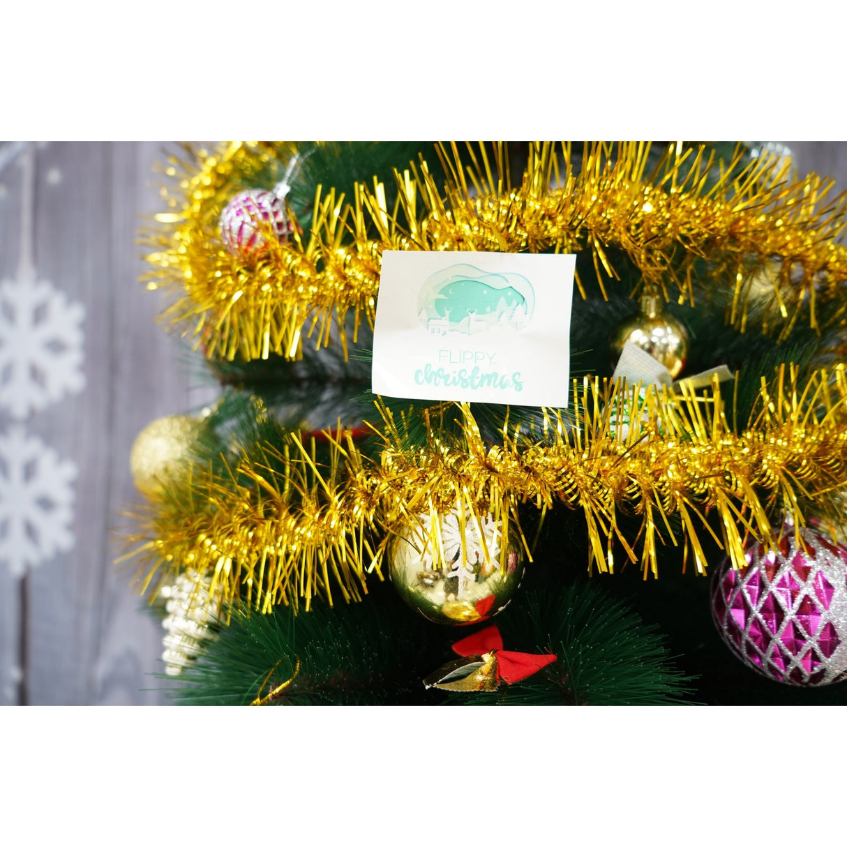 Beteala Craciun, Vivimall, aur, marimea: 2 m x 8 cm material:folie PVC, interior/exterior - vivimall.ro