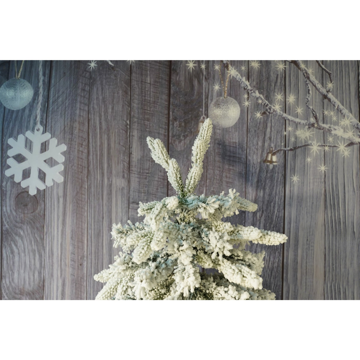 Brad Artificial de Craciun, Vivimall, 1.8 m inaltime, Verde, Pulverizat complet alb-tip zapada, Interior/ Exterior, Bogat 512 ramuri - vivimall.ro