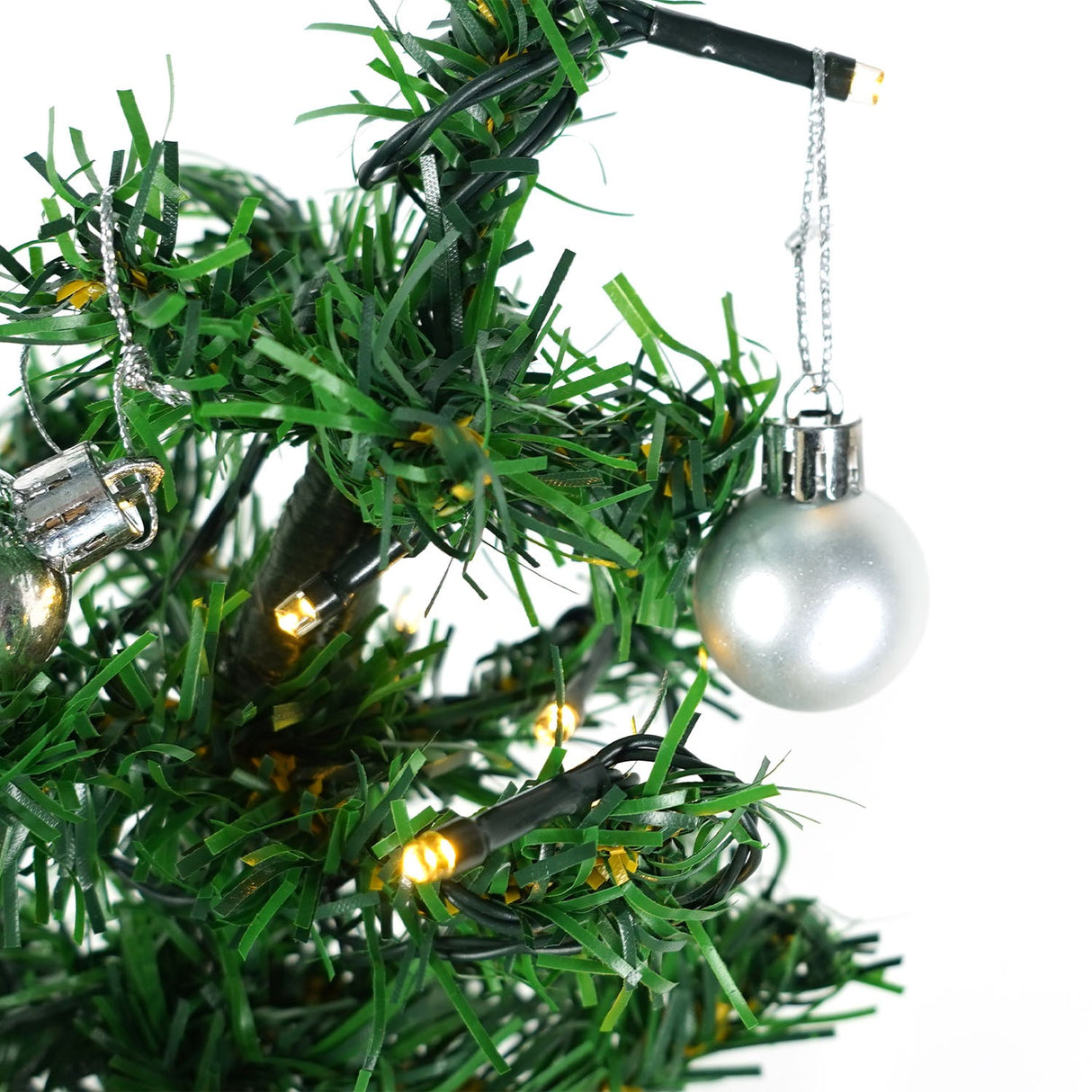 Brad Artificial Impodobit, 60 cm, suport plastic cu instalatie luminoasa 20 LED alb cald + 20 globuri argintii incluse, Vivimall - vivimall.ro