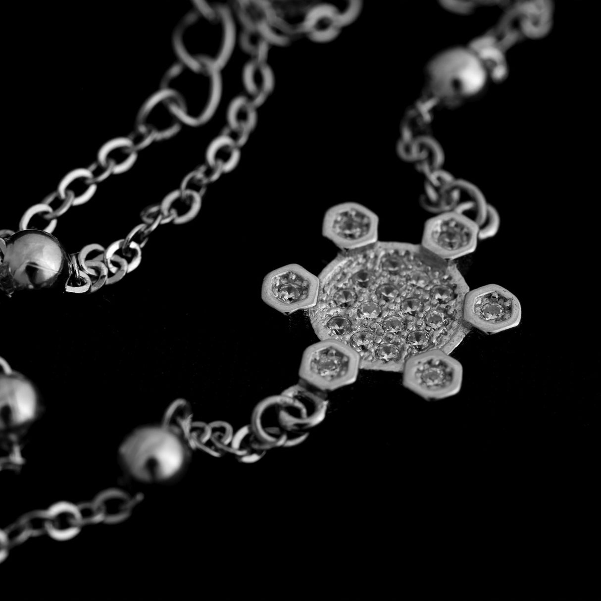 Bratara din Argint 925 rodiata reglabila, model Roata cu pietre