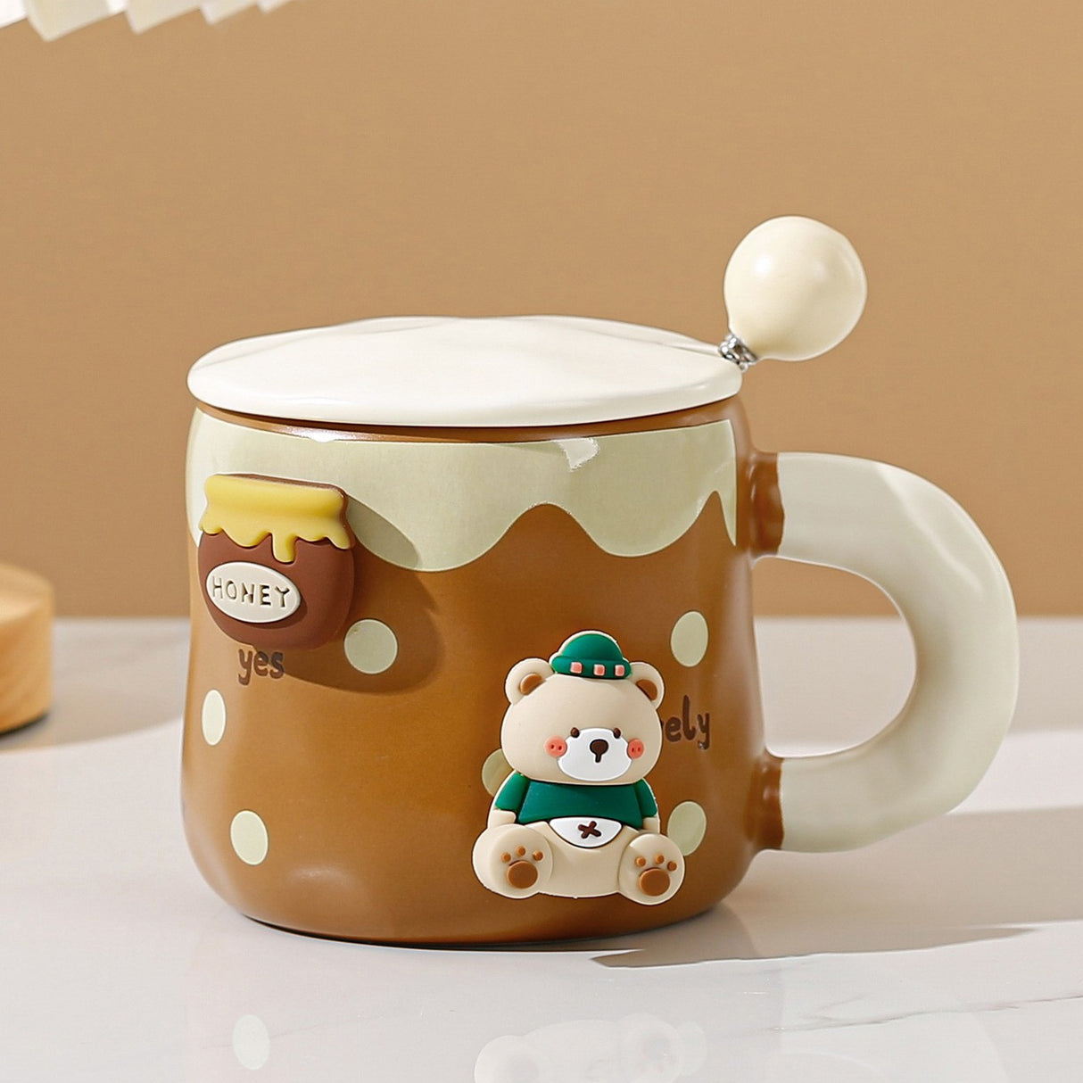 Cana din Ceramica, Vivimall, Model Urs pentru Baieti, Cana Universala, Cana pentru Ceai, Cana cu Lingura Metalica si Capac, 9.6 x 9.5 x 9.5 cm, 400 ml Maro inchis - vivimall.ro