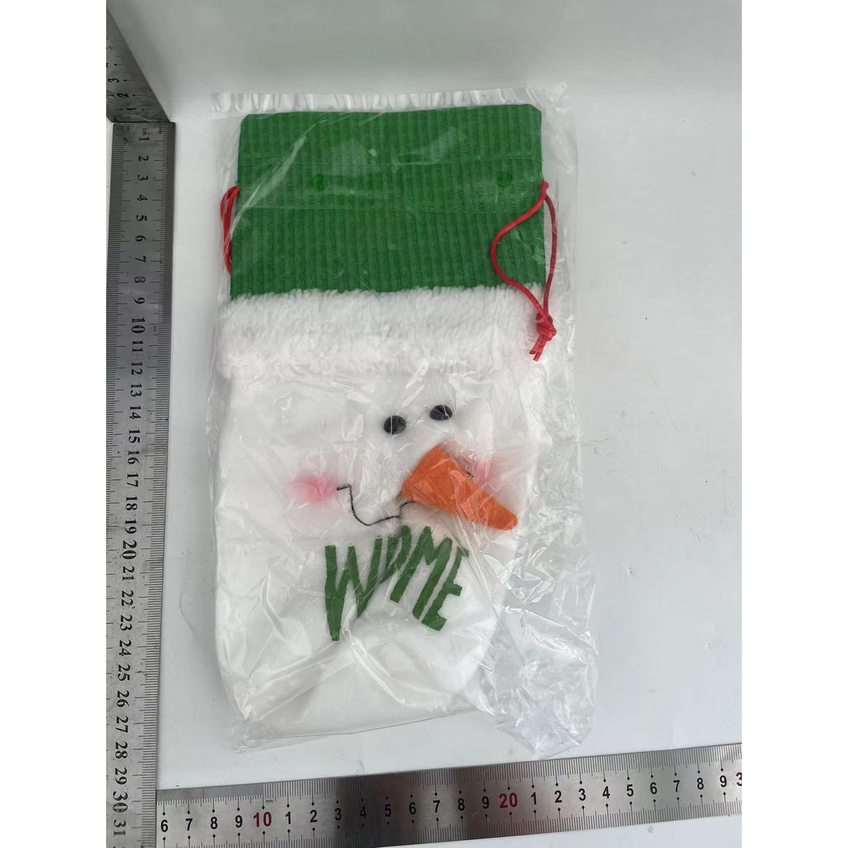 Saculet de Craciun pentru Sticla de Bautura, Vivimall, Model Om de Zapada Accesorizat, Tematica Petrecere de Craciun, Marime Universala, 13x28 cm, Verde - vivimall.ro