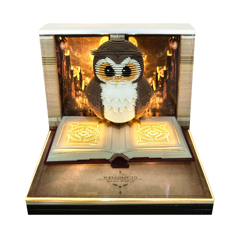 Calendar Interactiv 3D 2026, Vivimall, Calendar de Sculptura cu Luminite LED, Bufnita Magic World, pentru Copii, Calendar de Birou Ornamentat, 9 x 9 x 6.8 cm, Maro - vivimall.ro