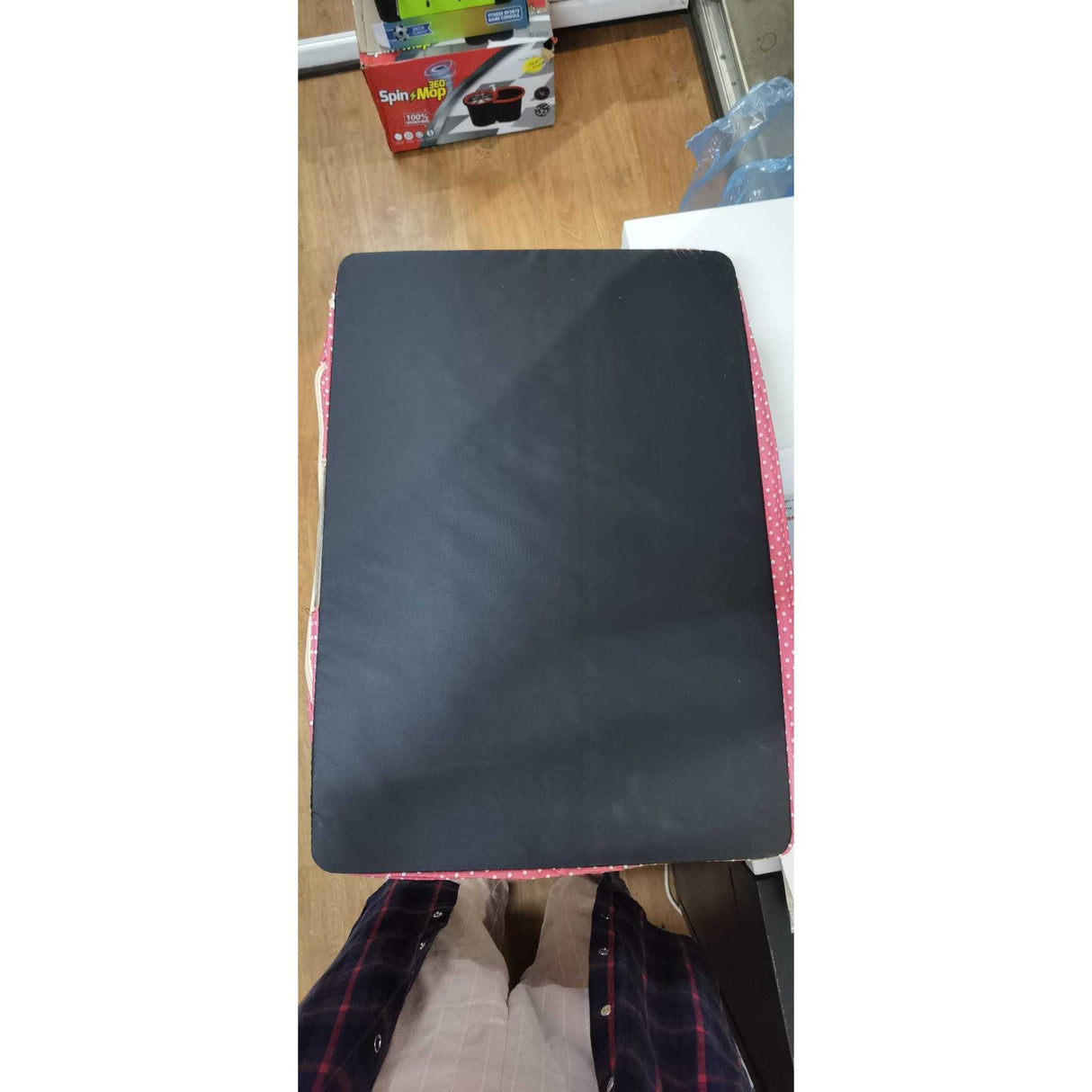 Cutie de Depozitare Pliabila, Vivimall, cu Fermoar, 100 L, Textil, 60x42x40 cm, O Fereastra, Cadru Metalic, Suport Baza Stabil din Plastic, imprimeu punctat, Rosu, Resigilat - vivimall.ro