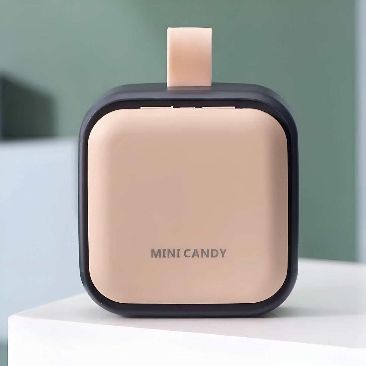 Cutie Depozitare Medicamente Mini, Vivimall, 4 Compartimente, Inchidere Etans, Portabila, Patrat, Roz-Negru, PP, 7.5x7.5x3 cm - vivimall.ro