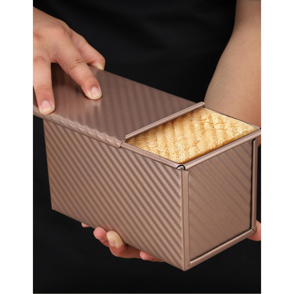 Tava pentru Paine, Vivimall, din Otel Carbon, 450 g, cu Capac, Antiaderenta, 21 x 11 x 11.5 cm, Roz Auriu - vivimall.ro