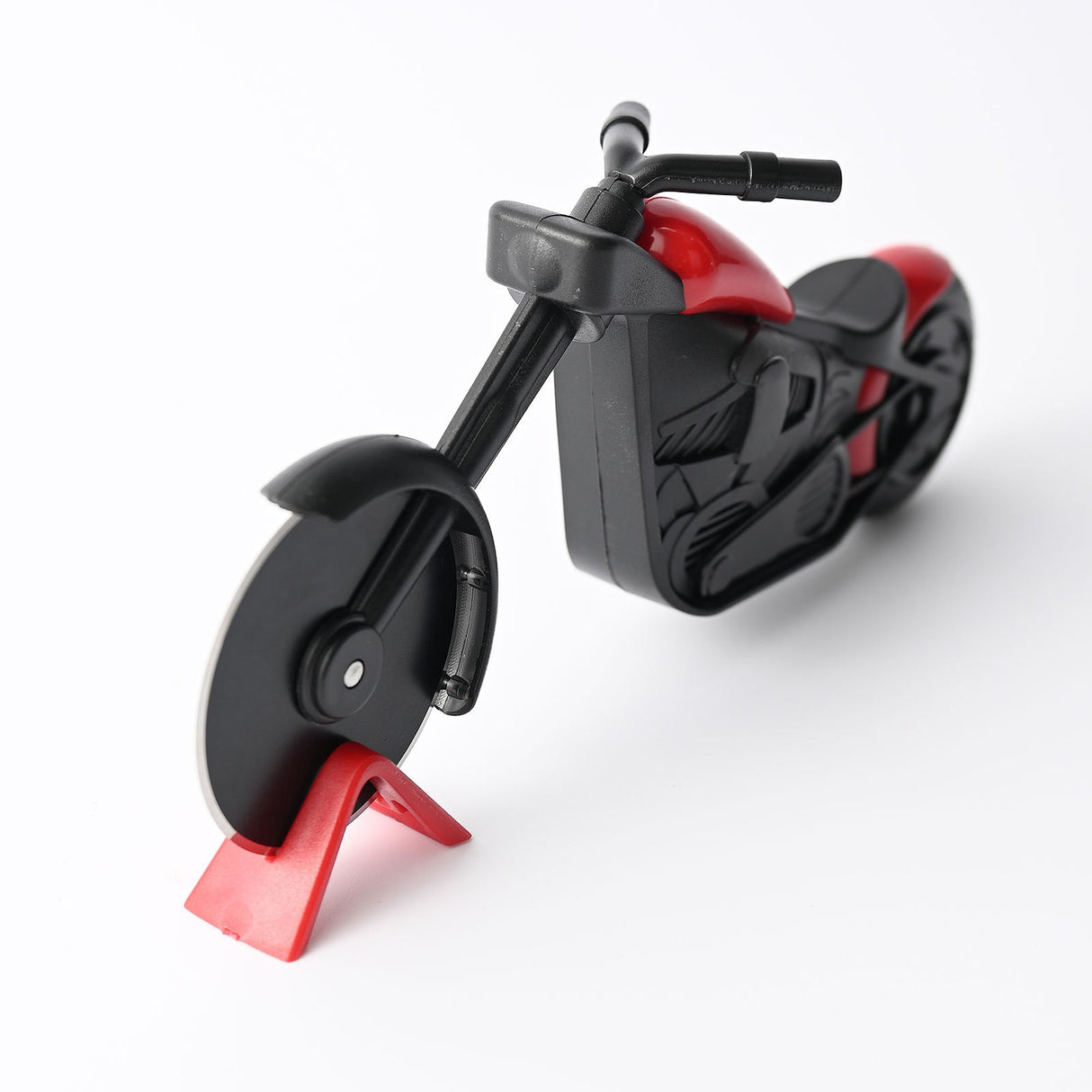 Cutit pizza creativ Vivimall, in forma de motocicleta, cu suport pentru cutit, 21.5 x 9.5 cm, otel/PP, negru - vivimall.ro