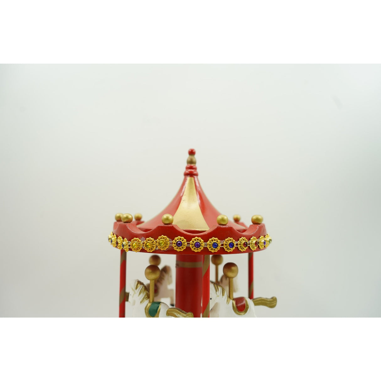 Cutiuta muzicala decorata de Craciun, Carusel rotativ, Rosu, din Lemn, Interior, Vivimall - vivimall.ro