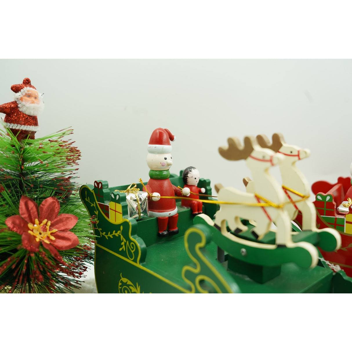 Cutiuta muzicala decorata, Sania lui Mos Craciun, Verde, din Lemn, 16 cm x 18.5 cm, Interior, Vivimall - vivimall.ro