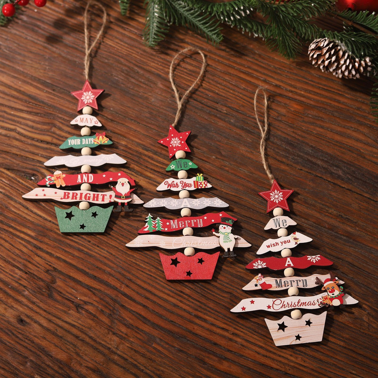 Decoratiune de Craciun din Lemn, Vivimall, cu Snur pentru Agatare in Brad, Model Brad de Craciun si Ren, Scris We Wish You A Merry Christmas, 17x12.8x0.4 cm, Multicolor - vivimall.ro